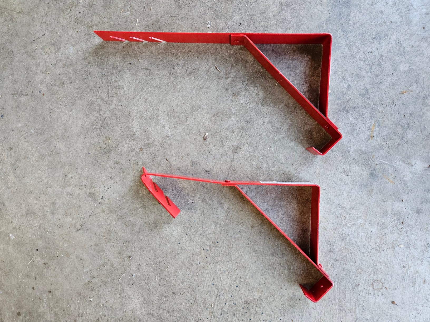 Guardian 2502 Fixed Heavy Duty Roofing Bracket for 18 to 27 Degree Roof Pitch 6 Inch by 90-Degree Fixed Angle Platform Powder Coated Red OSHA Compliant customer photo 2