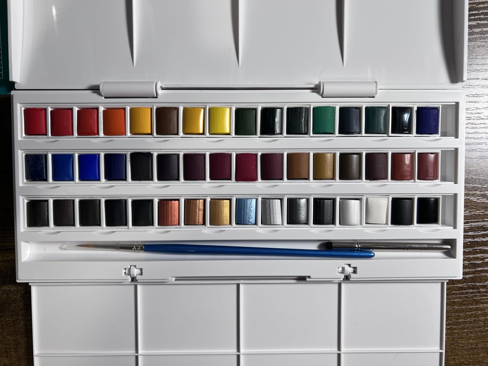 Winsor & Newton Cotman Watercolor Paint Set, Sketchers' Pocket Set, 12 Half Pan w/ Brush customer photo 1