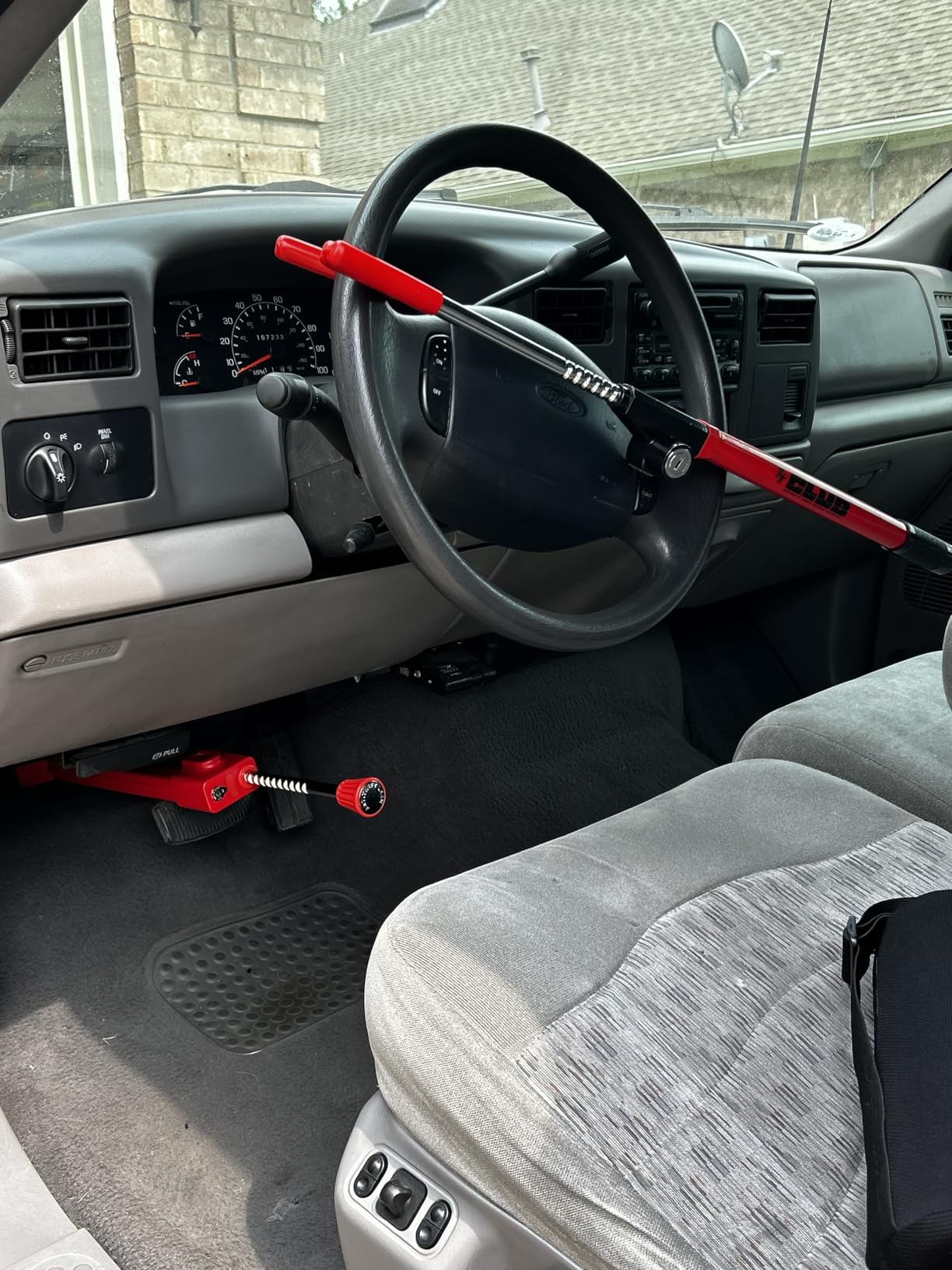 Winner International The Club 1000 Original Club Steering Wheel Lock, Red customer photo 1