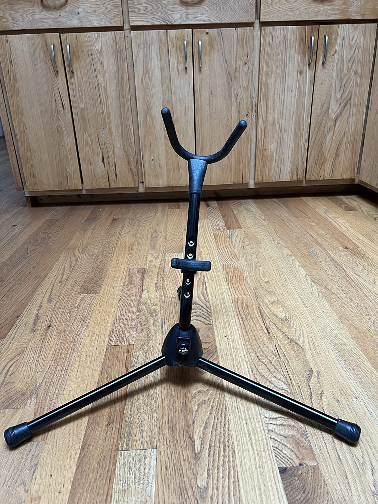K&M König & Meyer Saxophone Tripod Stand 14300.000.55 | Stable Secure Adjustable/Folding Stand For Eb Alto /Bb Tenor Sax | Lightweight & Compact | Flex Upper Support | Made in Germany | Black customer photo 1