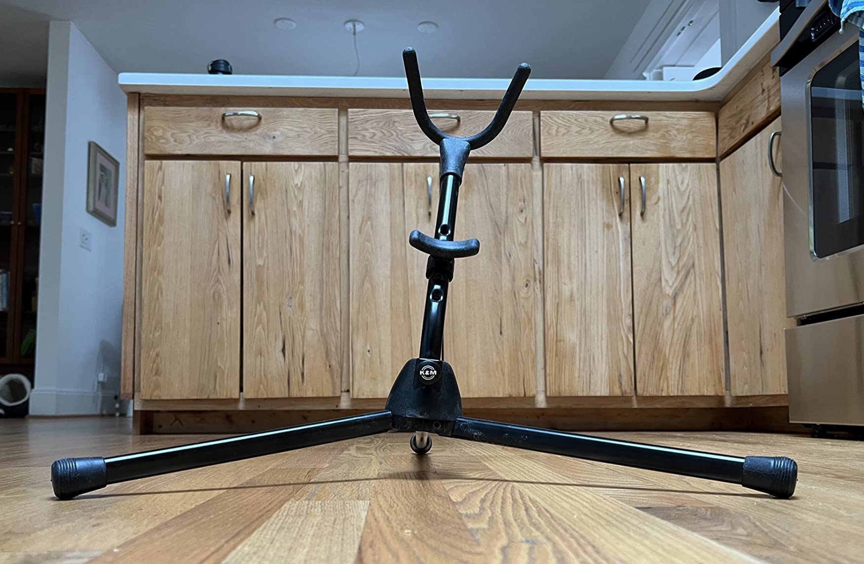 K&M König & Meyer Saxophone Tripod Stand 14300.000.55 | Stable Secure Adjustable/Folding Stand For Eb Alto /Bb Tenor Sax | Lightweight & Compact | Flex Upper Support | Made in Germany | Black customer photo 2