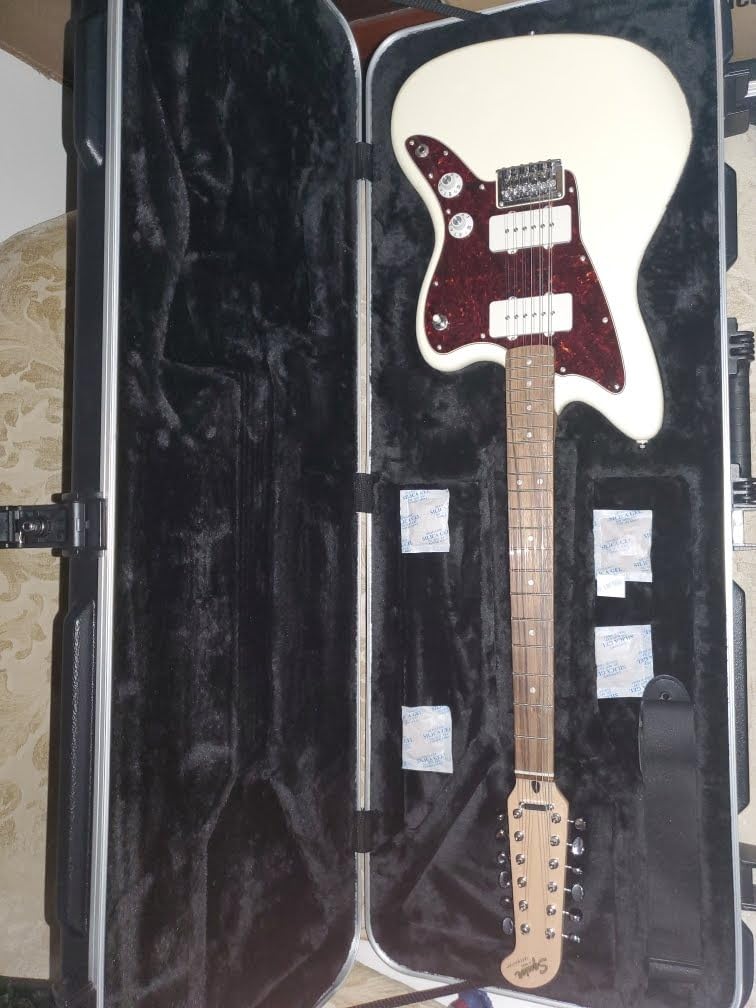 SKB Injection Molded Strat/Tele Flight Case with TSA Latches and Wheels customer photo 1