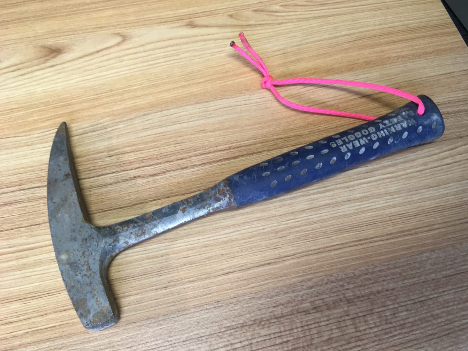 ESTWING Rock Pick - 14 oz Geology Hammer with Pointed Tip & Shock Reduction Grip - E3-14P customer photo 1