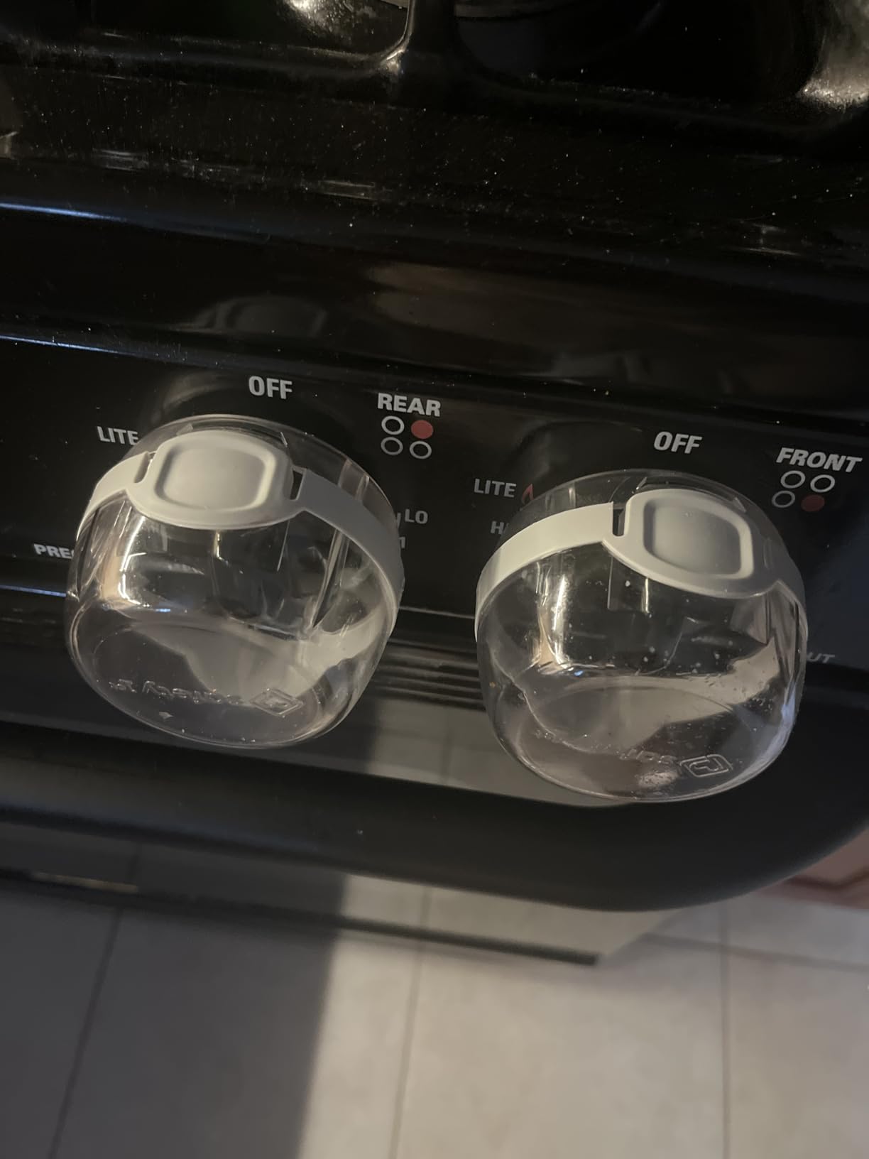 Safety 1st Child Proof Stove Knob Covers, Clear View Stove Knob Safety Covers (Set of 5) customer photo 2