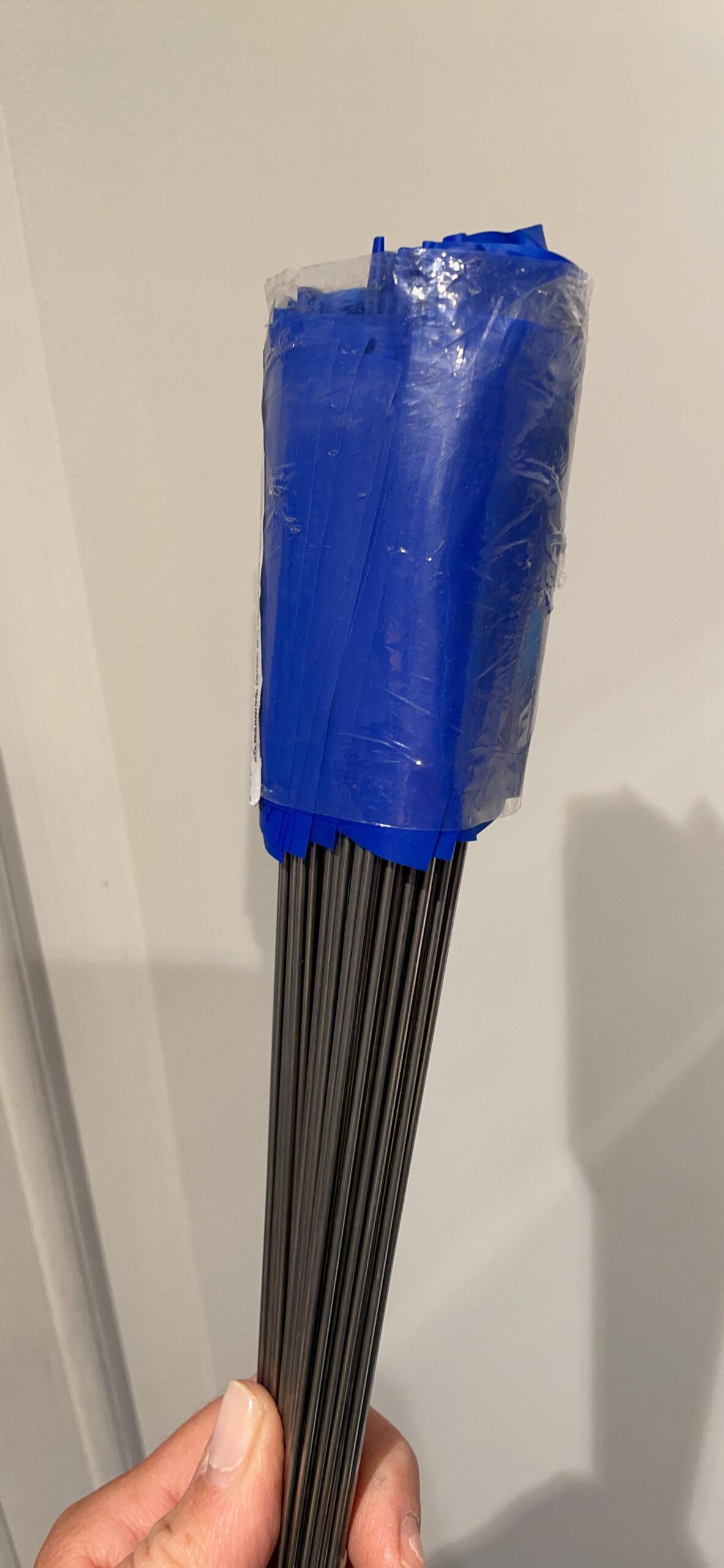 Irwin Tools IRWIN Marking Flags, 2.5-Inch x 3.5-Inch x 21-Inch, Blue, 100-Pack (2034206) customer photo 1