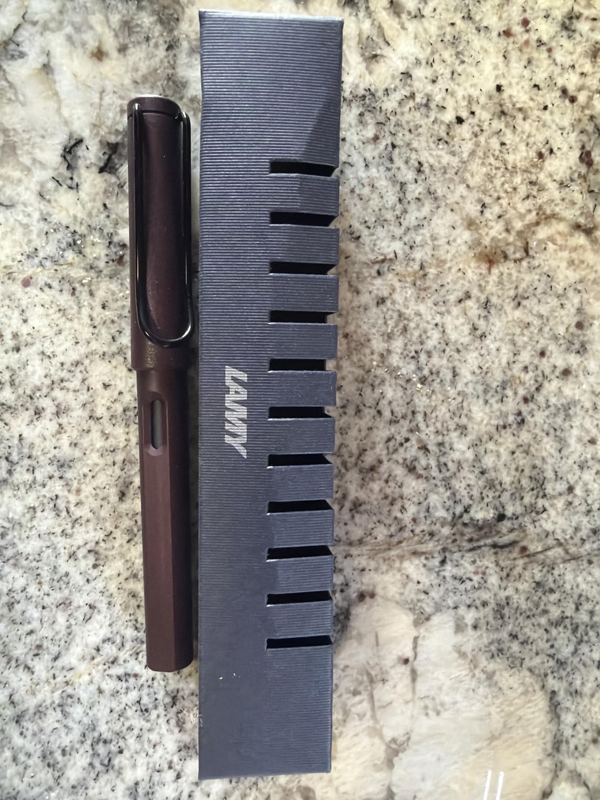 LAMY Safari Fountain Pen with Ergonomic Grip and Polished Steel Nib in Size F customer photo 1