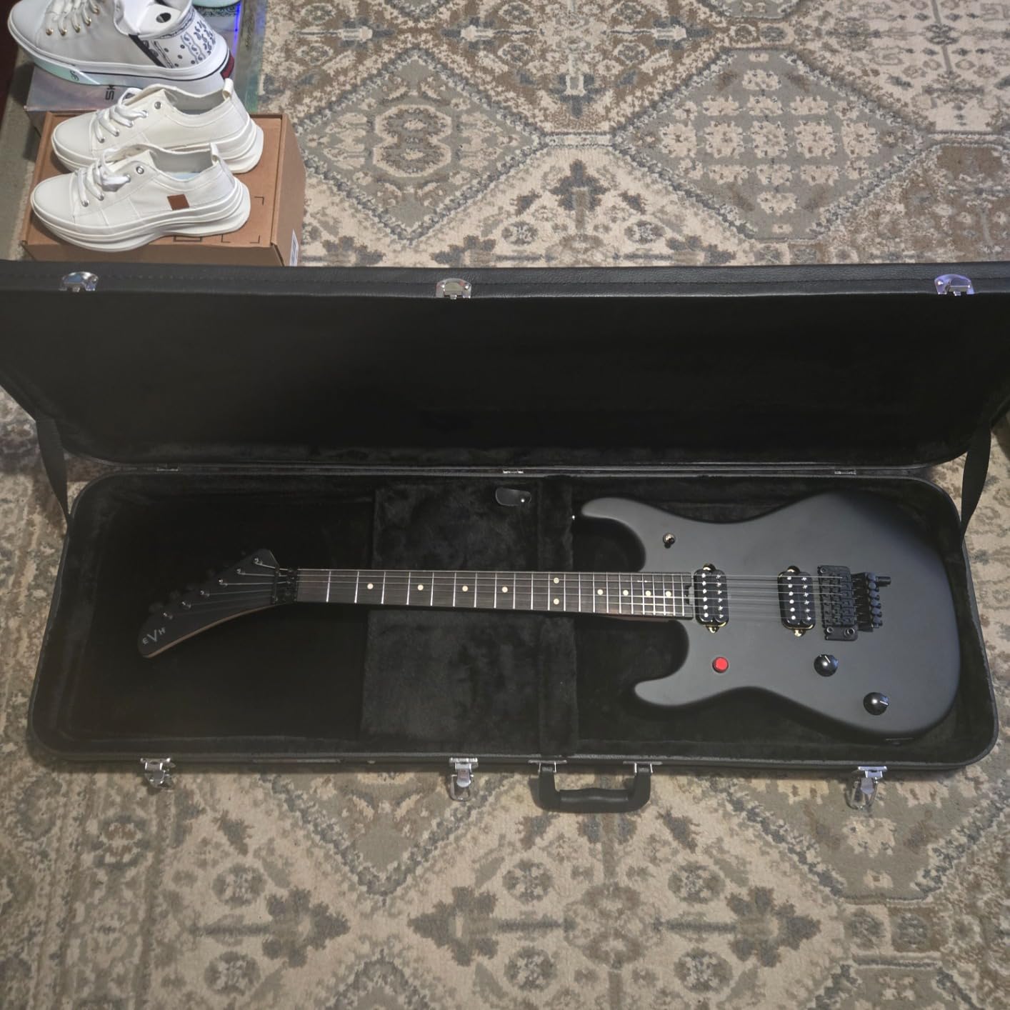 Gator Cases Hard-Shell Wood Case for Standard Electric Guitars, Fits Fender Strat/Tele Style customer photo 1