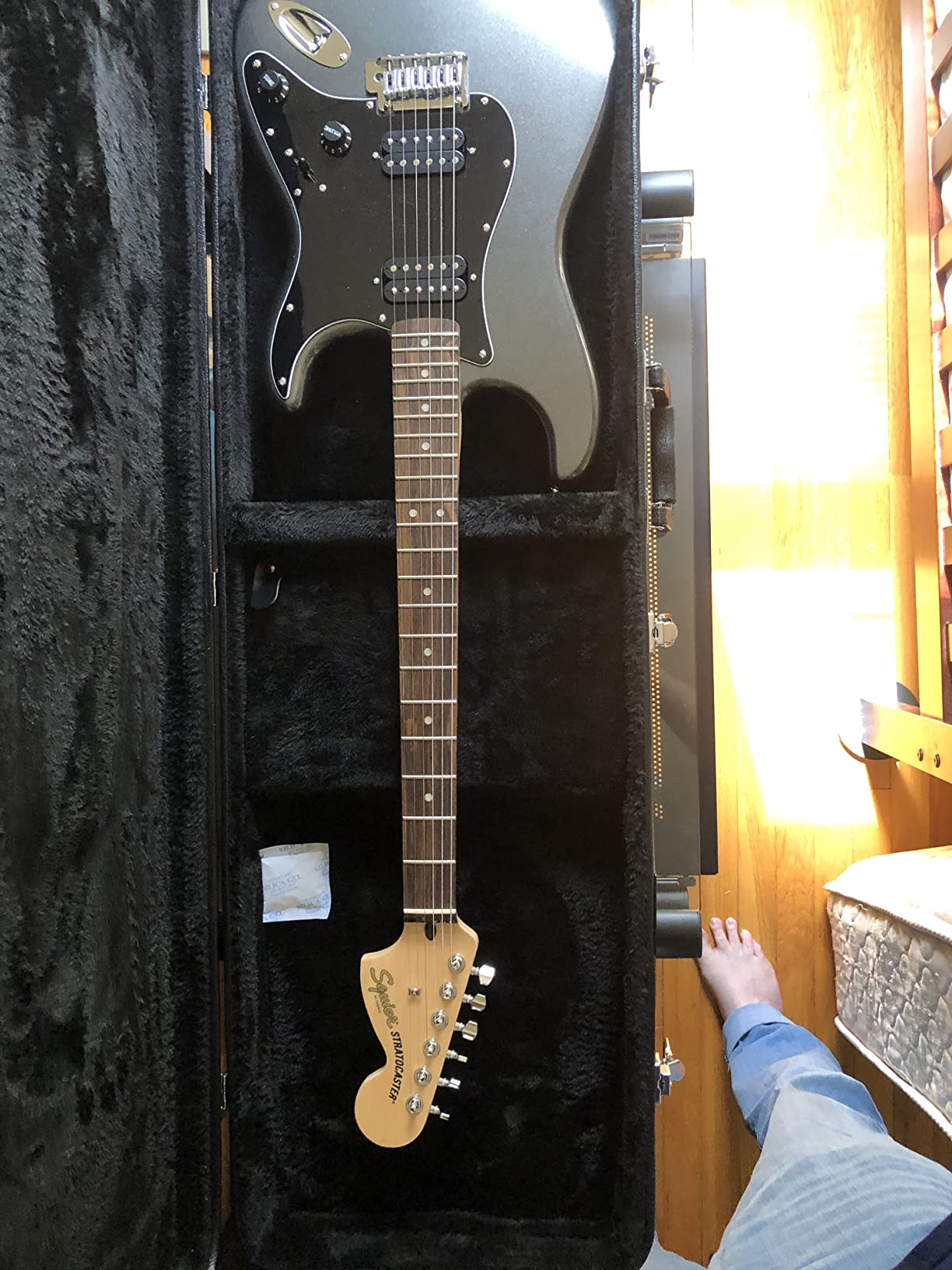 Gator Cases Hard-Shell Wood Case for Standard Electric Guitars, Fits Fender Strat/Tele Style customer photo 2