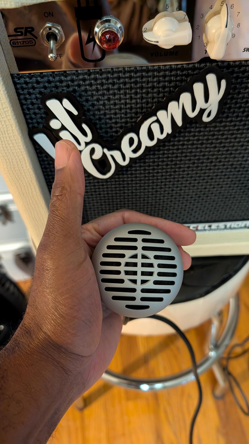 Superlux D112C Omnidirectional Dynamic Microphone - Hi-Z Vocal Mic for Blues/Harmonica, Volume Control, 6.3mm Connector & 6m Cable, Plug into Guitar Amps, Live Performance, Vintage Bullet Mic Design customer photo 1