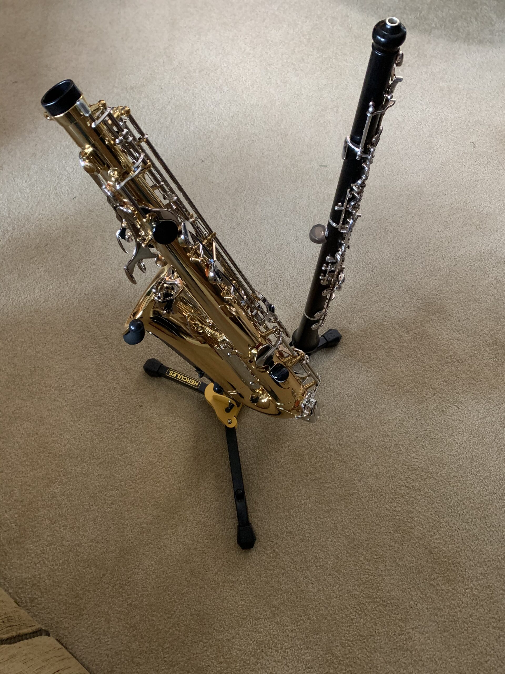 Hercules Stands DS532BB Alto/Tenor Saxophone Stand with Flute/Clarinet Peg customer photo 1