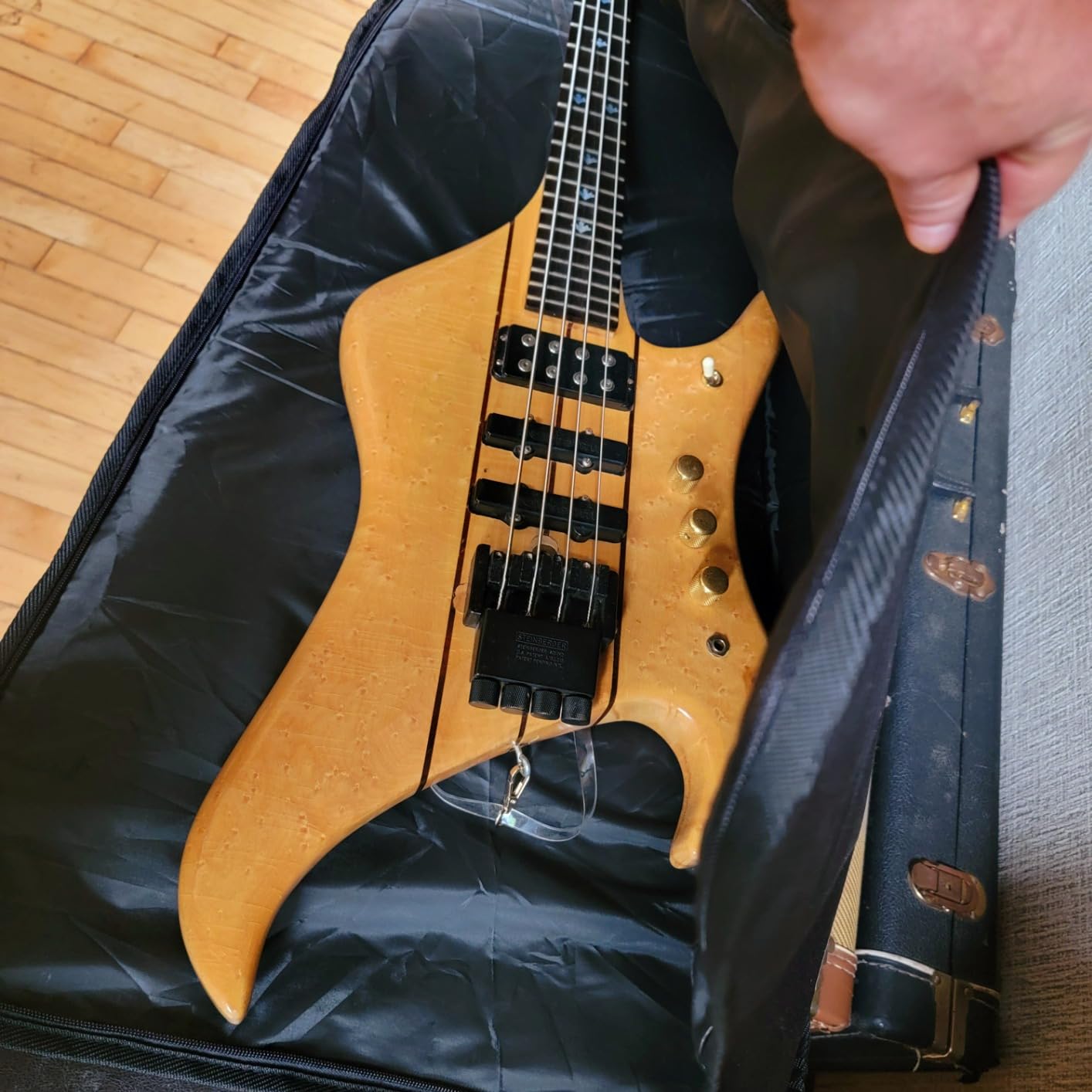 Gator Cases Foam Padded Guitar Gig Bag for Extreme Style Guitar Bodies, Fits Flying V, Explorer, Warlock, and More, up to 47.5
