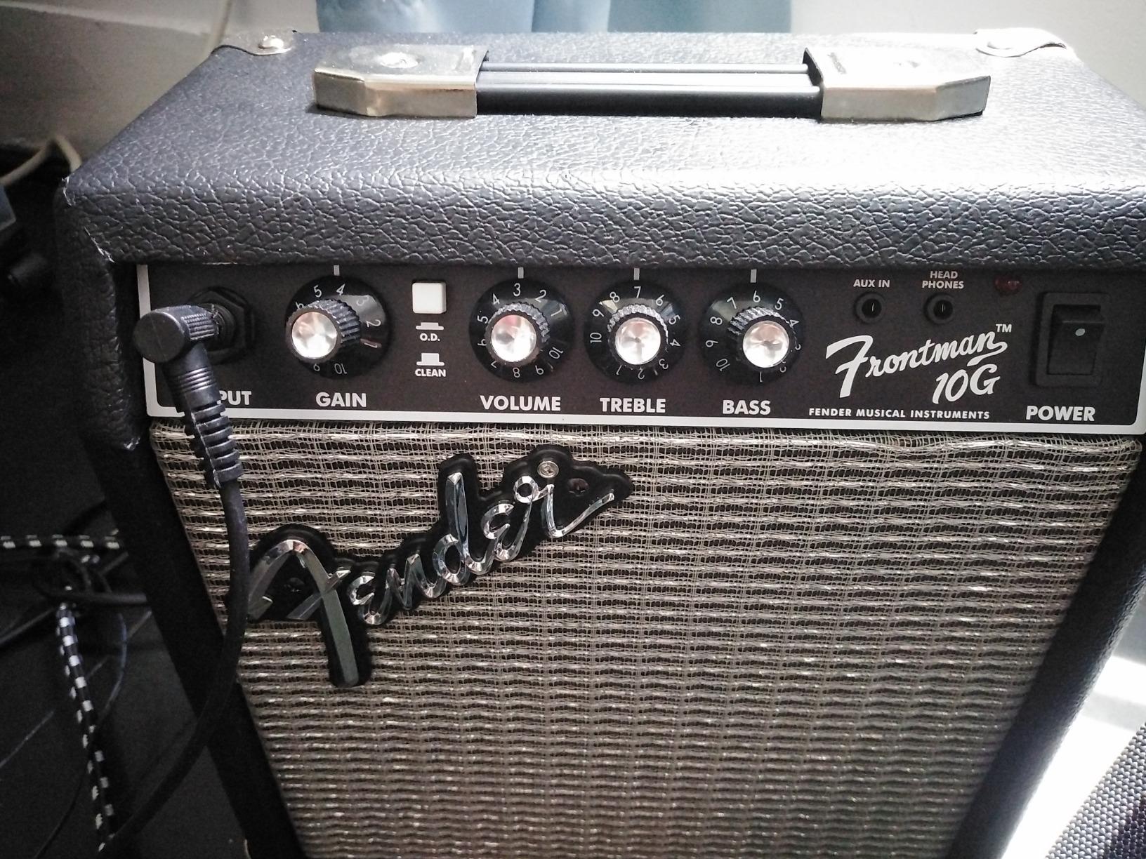 Fender Frontman 10G Guitar Amp, 10 Watts, with 2-Year Warranty, 6 Inch Fender Special Design Speaker customer photo 3