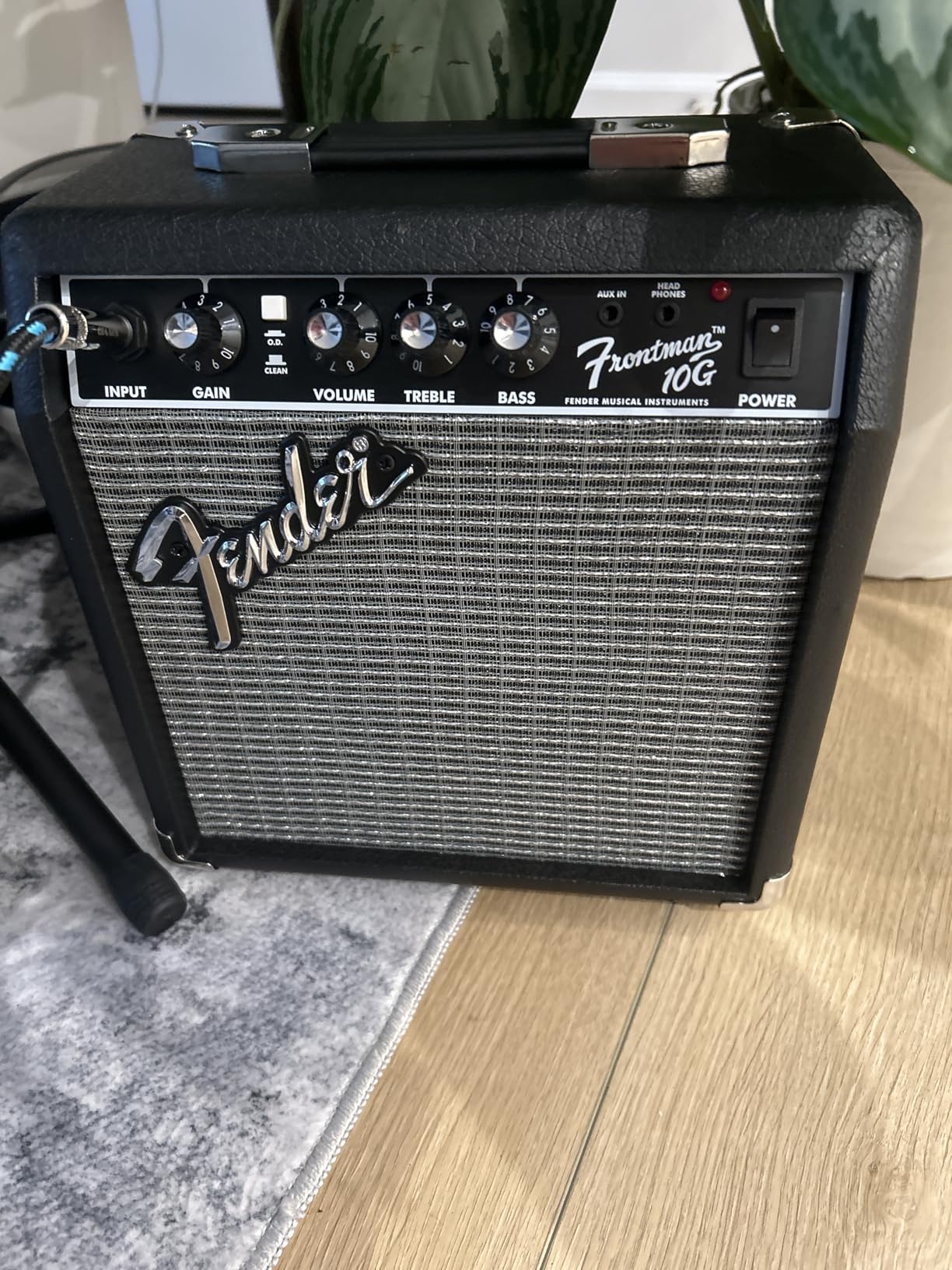 Fender Frontman 10G Guitar Amp, 10 Watts, with 2-Year Warranty, 6 Inch Fender Special Design Speaker customer photo 4