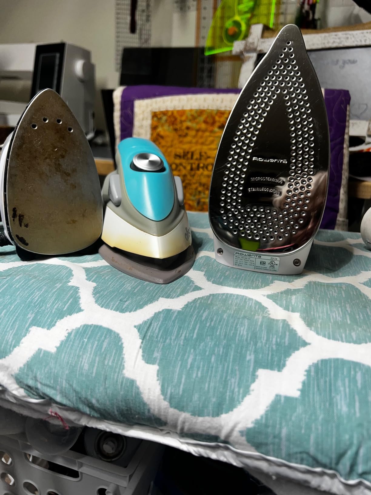 Rowenta Travel Iron, Pro Compact Stainless Steel Soleplate Hand Held Steamer Iron for Clothes, 200 Microsteam Holes, 1000 Watts Ironing, Fabric Steamer, Dual Voltage, Mini Iron, Purple, DA1560 customer photo 2