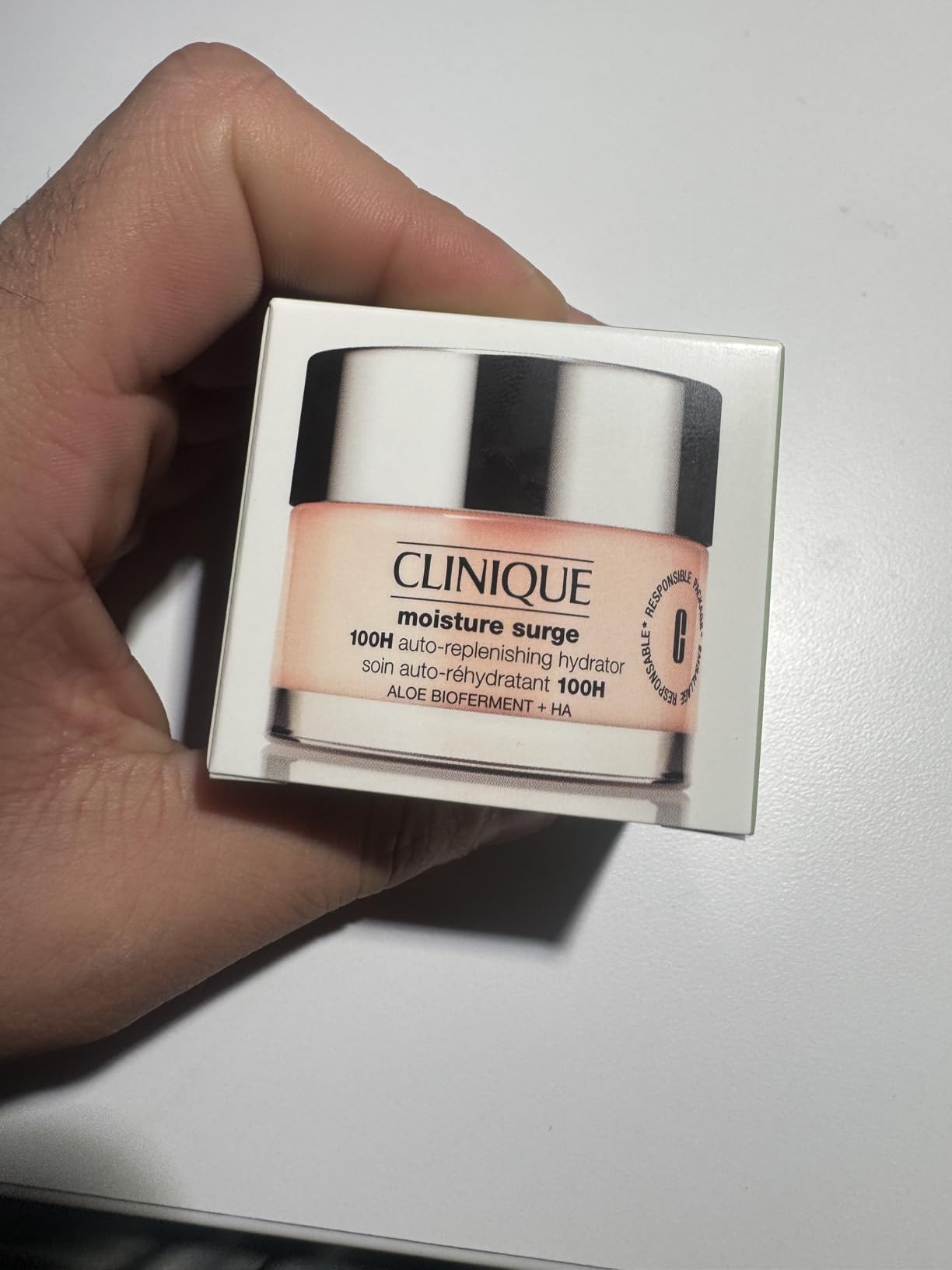 Clinique Moisture Surge 100H Auto-Replenishing Hydrator Oil Free Face Moisturizer | With Hyaluronic Acid, Aloe Bioferment and Vitamins C + E | For All Skin Types | Hydrating + Moisturizing customer photo 1