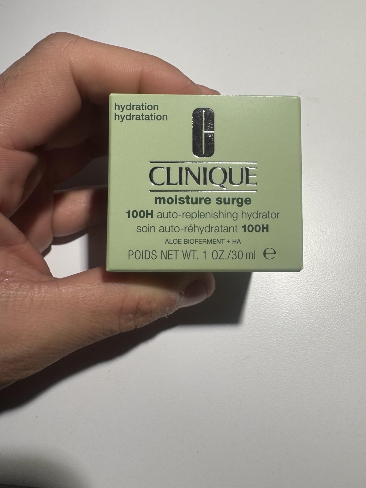 Clinique Moisture Surge 100H Auto-Replenishing Hydrator Oil Free Face Moisturizer | With Hyaluronic Acid, Aloe Bioferment and Vitamins C + E | For All Skin Types | Hydrating + Moisturizing customer photo 2