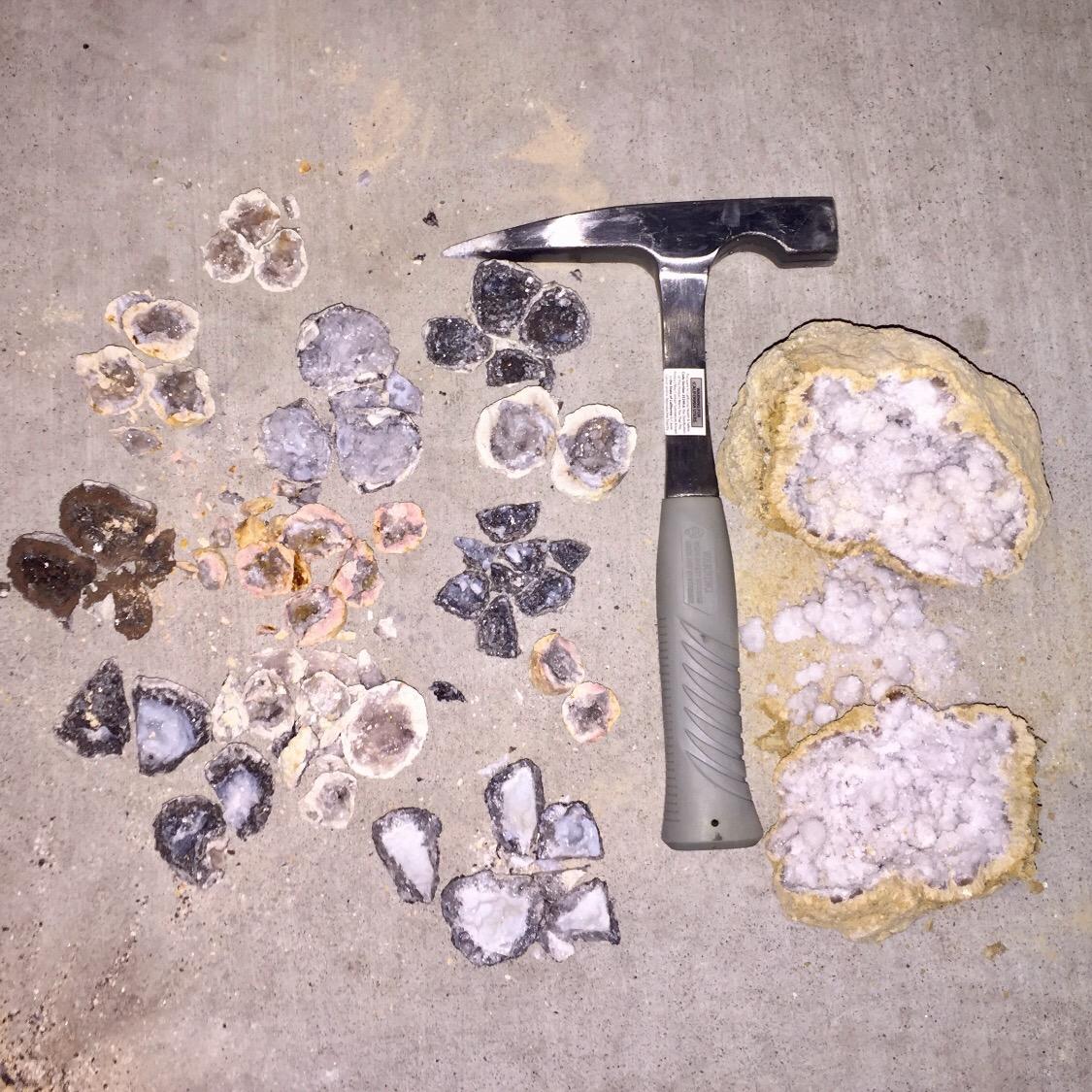 SE Solid Single Piece Drop Forged Rock Pick Hammer with Tip, 22 OZ customer photo 2