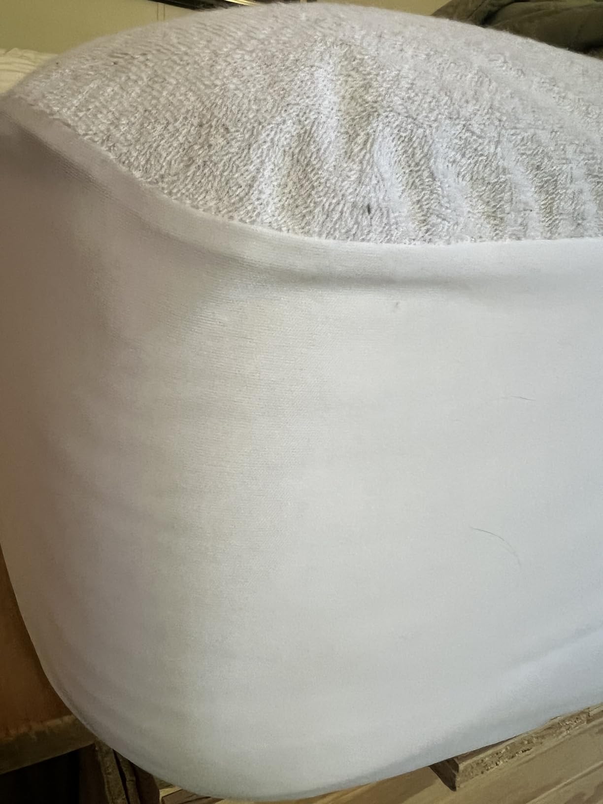 SafeRest Waterproof Queen Size Mattress Protector - Fitted with Stretchable Pockets - Machine Washable Cotton Blend Mattress Cover for Bed customer photo 1