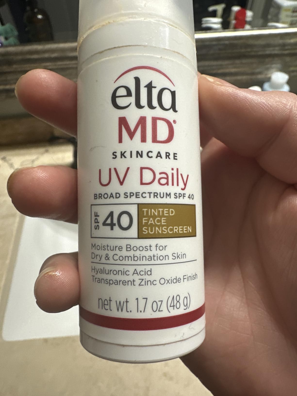 EltaMD UV Daily Face Sunscreen with Transparent Zinc Oxide and Hyaluronic Acid, Moisturizes and Protects, Great for Dry, Combination, and Normal Skin customer photo 1