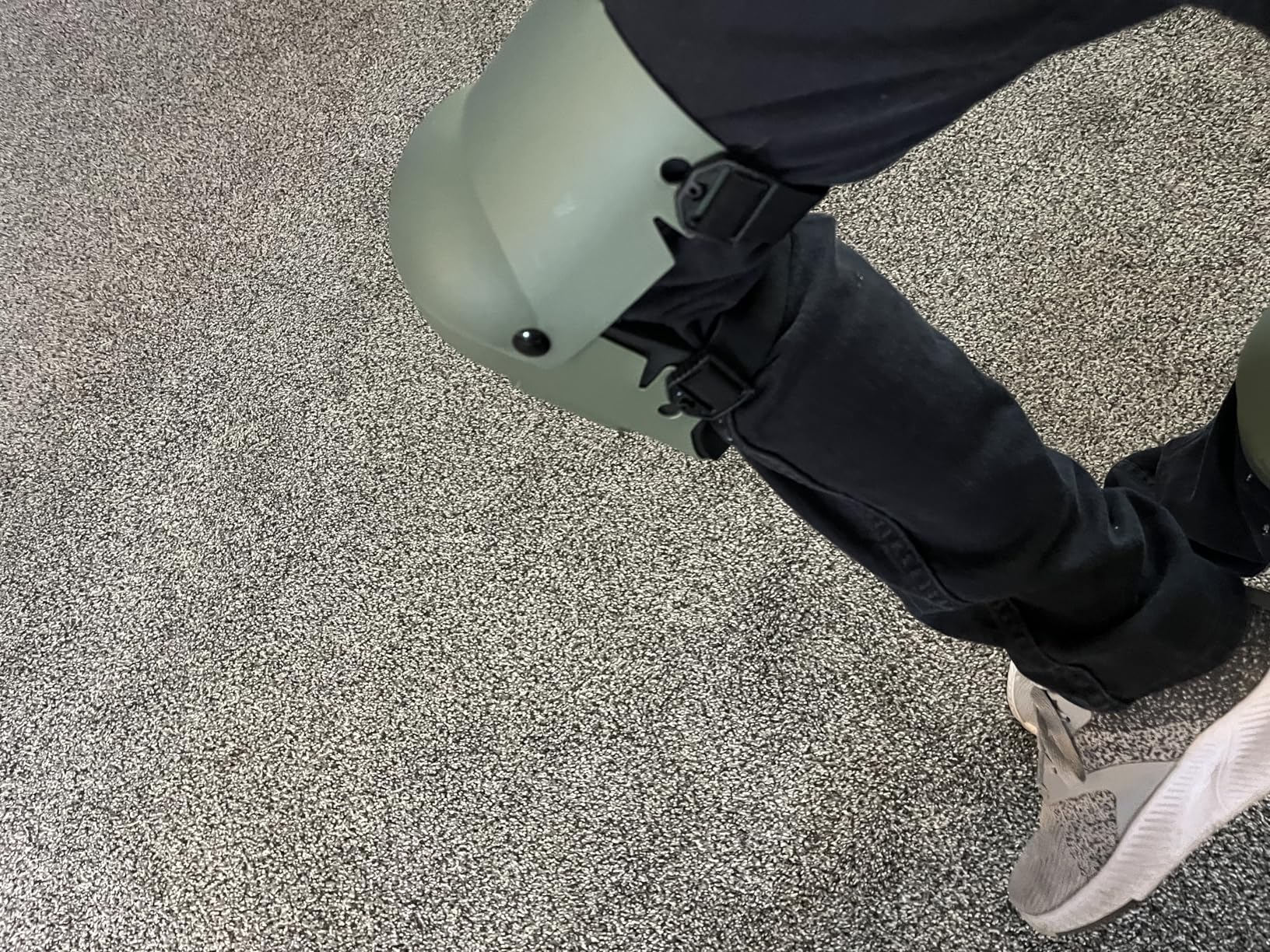 Sellstrom Ultra Flex KneePro Professional Knee Pads for Men & Women with Thick Foam Cushioning & Heavy Duty Hard Outer Shell - Adjustable Straps with Quick-Clips & Ergonomic Metal Hinges - for Construction Work, Gardening, Roofing, Flooring customer photo 1