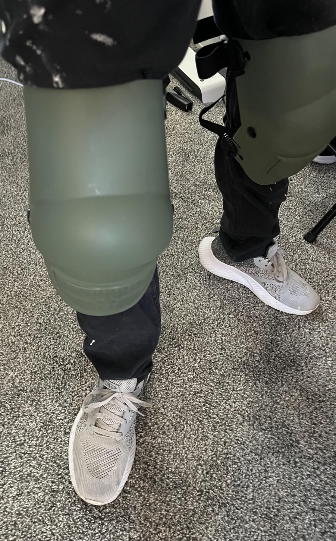 Sellstrom Ultra Flex KneePro Professional Knee Pads for Men & Women with Thick Foam Cushioning & Heavy Duty Hard Outer Shell - Adjustable Straps with Quick-Clips & Ergonomic Metal Hinges - for Construction Work, Gardening, Roofing, Flooring customer photo 2