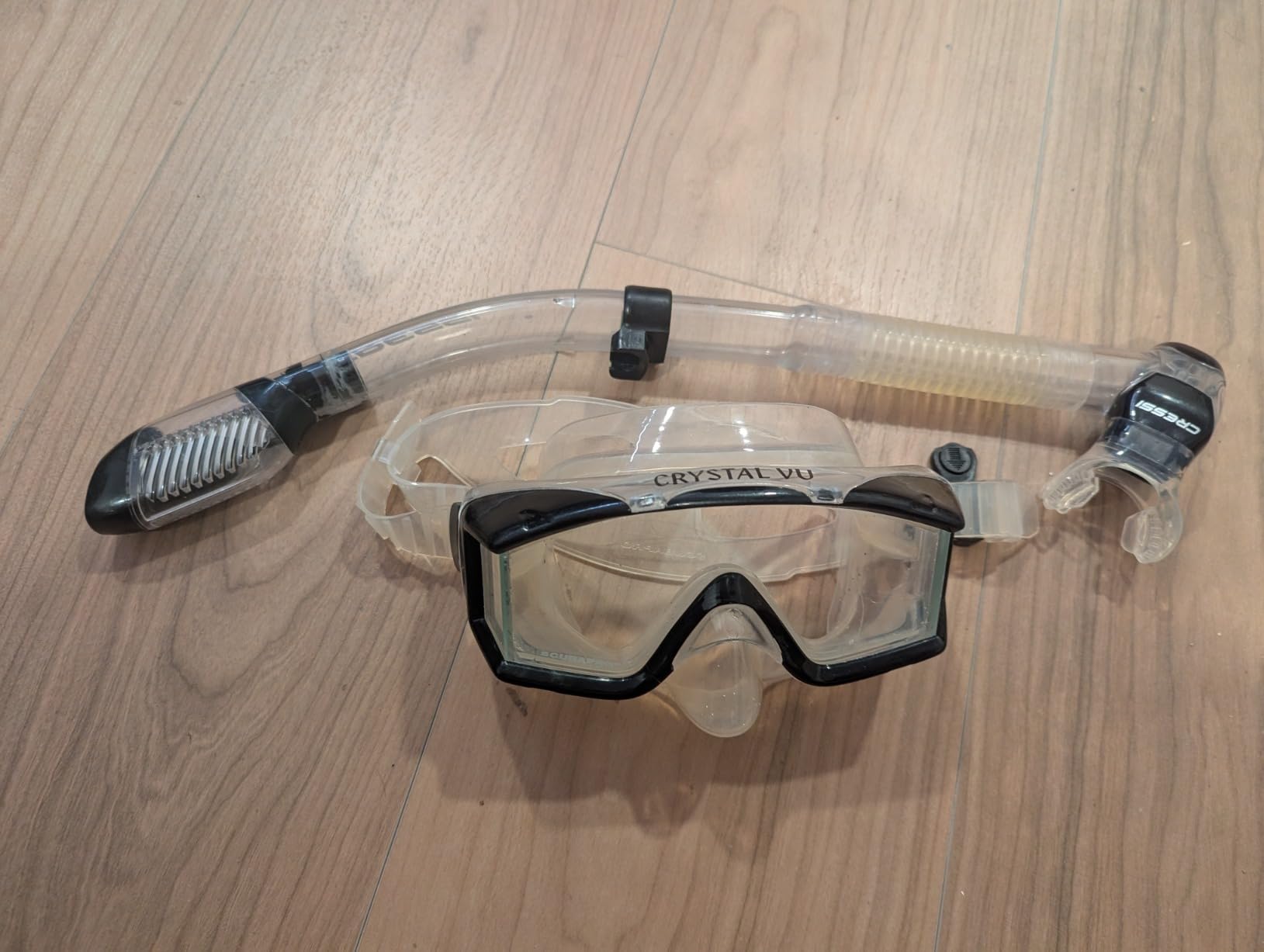 Cressi Adult Diving Dry Snorkel with Splash Guard and Top Valve - Supernova Dry: Designed in Italy customer photo 2