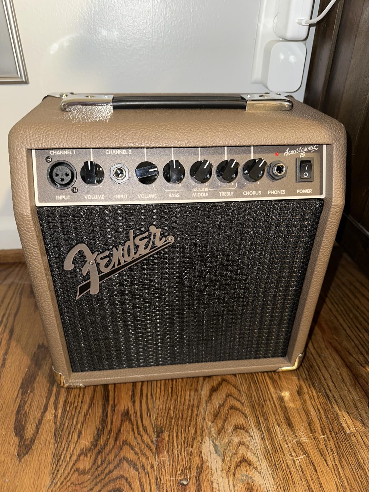Fender Acoustasonic Guitar Amp for Acoustic Guitar, 15 Watts, with 2-Year Warranty 6 Inch Speaker, Dual Front-Panel inputs customer photo 3