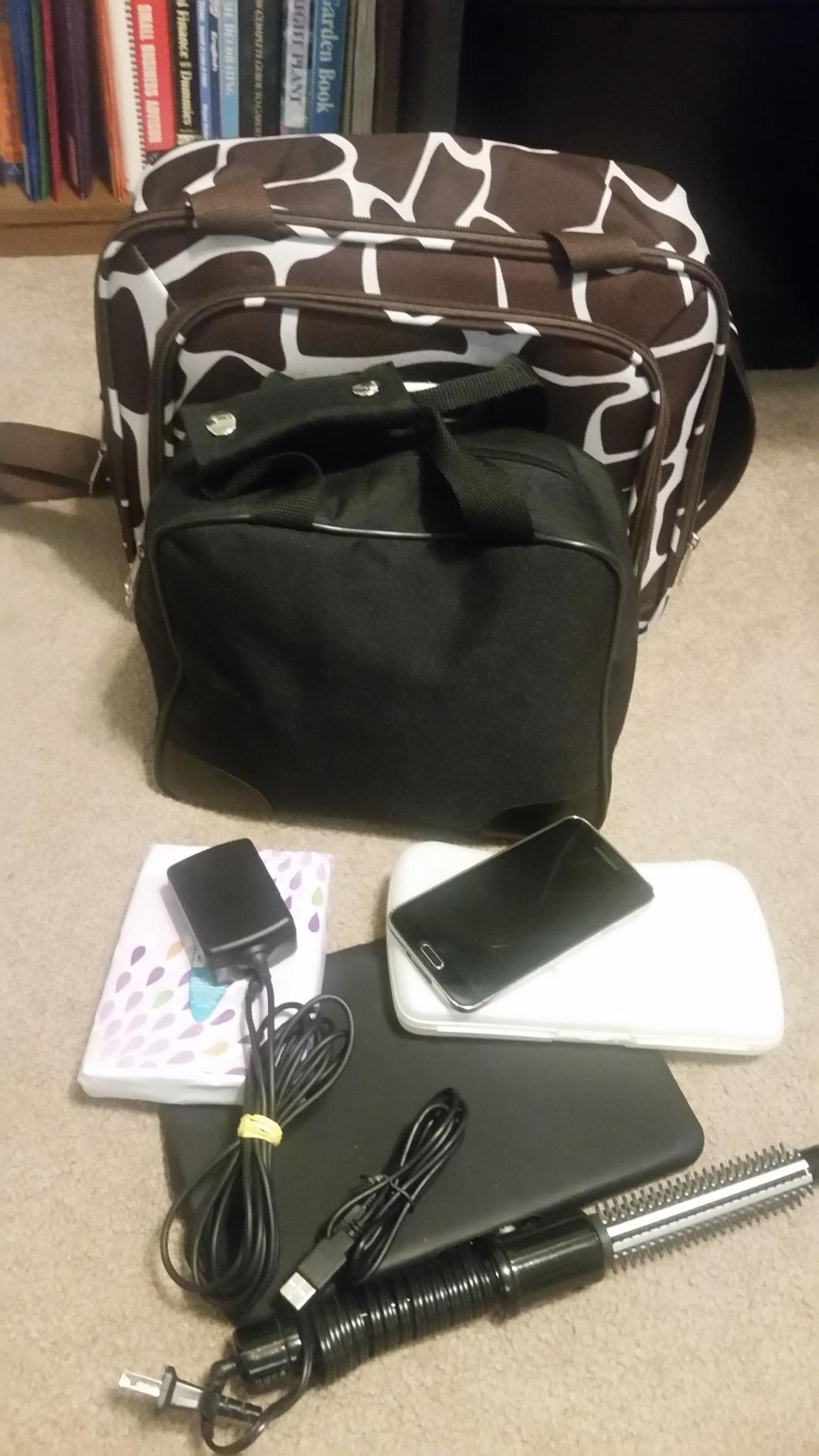 Rockland Journey Softside Upright Luggage Set, Expandable, Navy, 4-Piece (14/19/24/28) customer photo 1