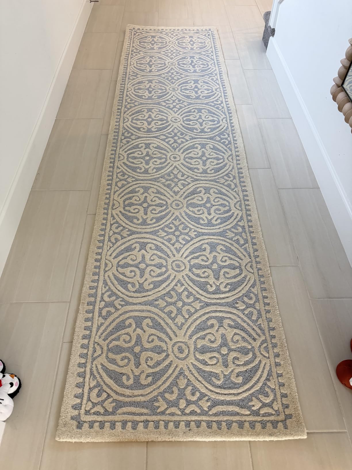 SAFAVIEH Cambridge Collection Area Rug - 8' x 10', Silver & Ivory, Handmade Moroccan Wool, Ideal for High Traffic Areas in Living Room, Bedroom customer photo 1