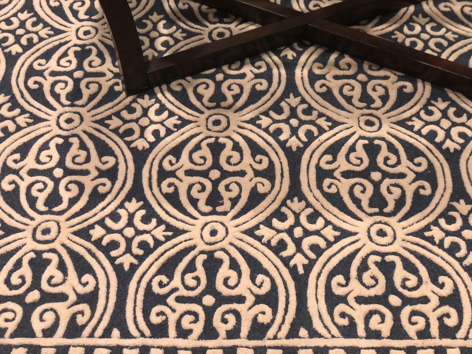 SAFAVIEH Cambridge Collection Area Rug - 8' x 10', Silver & Ivory, Handmade Moroccan Wool, Ideal for High Traffic Areas in Living Room, Bedroom customer photo 2