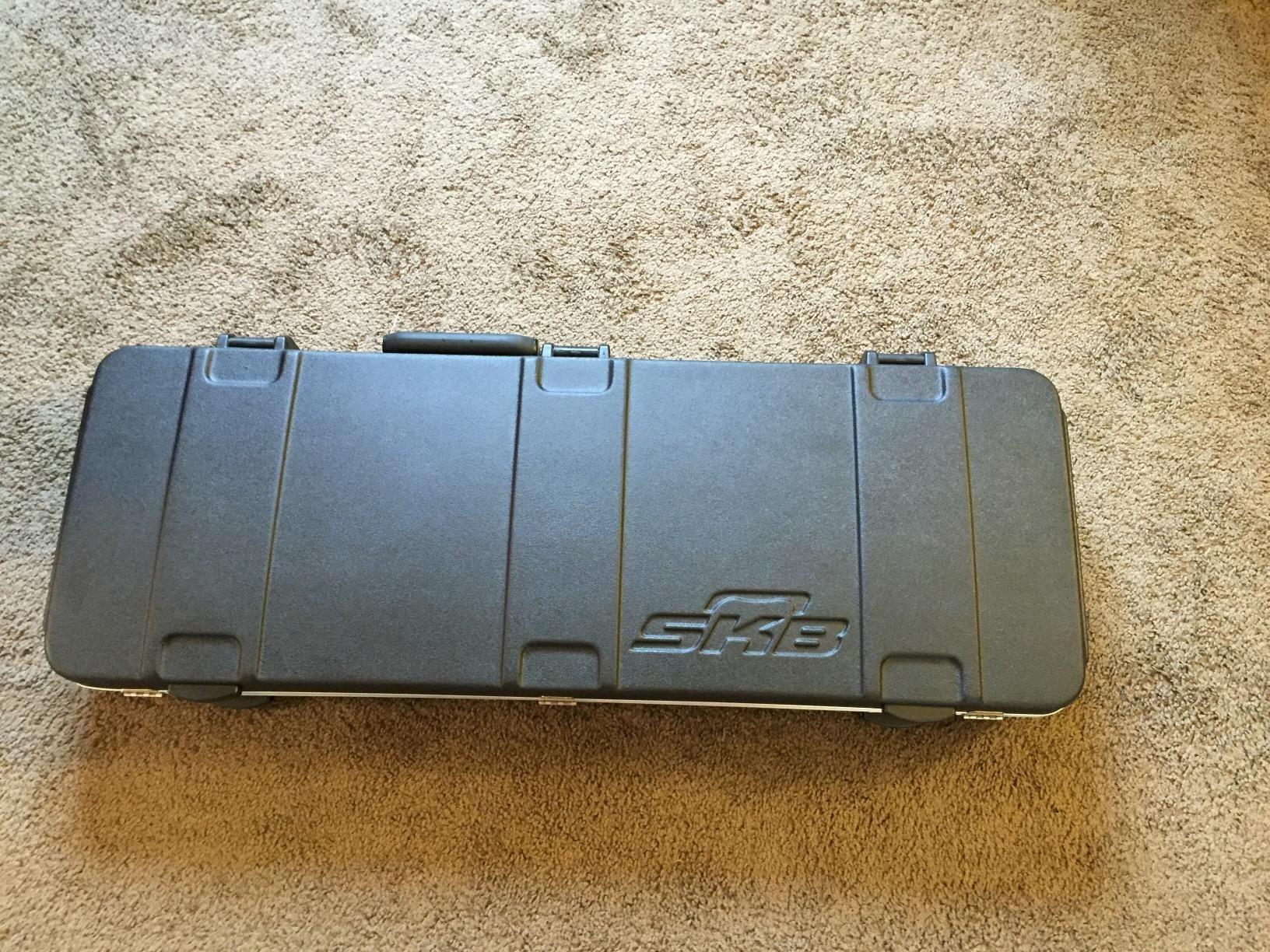 SKB Cases 1SKB-66PRO Electric Guitar Hard Case, Pro Rectangular ABS Case for Stratocaster and Telecaster with TSA Approved Locking Latches customer photo 1