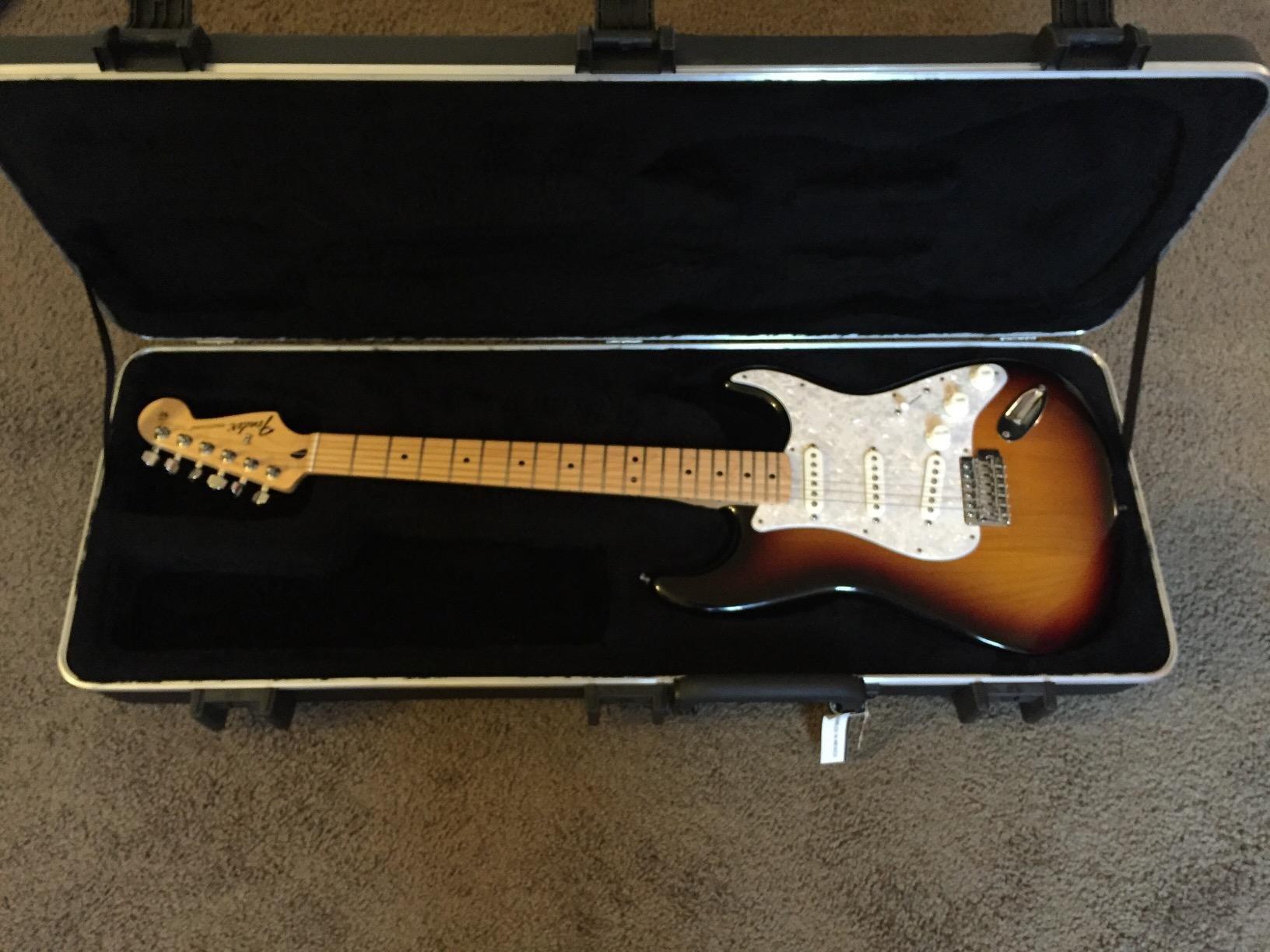 SKB Cases 1SKB-66PRO Electric Guitar Hard Case, Pro Rectangular ABS Case for Stratocaster and Telecaster with TSA Approved Locking Latches customer photo 2