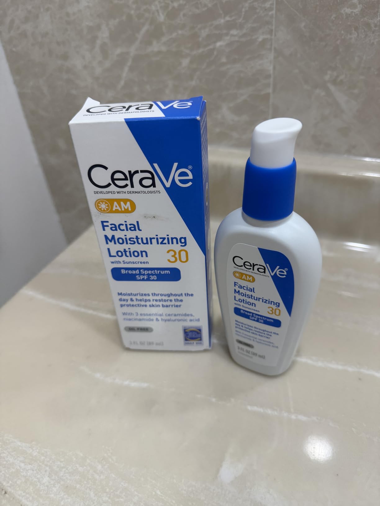 CeraVe AM Facial Moisturizing Lotion with SPF 30, Oil-Free Face Moisturizer with SPF, Formulated with Hyaluronic Acid, Niacinamide & Ceramides, Non-Comedogenic, Broad Spectrum Sunscreen, 3 Ounce customer photo 1