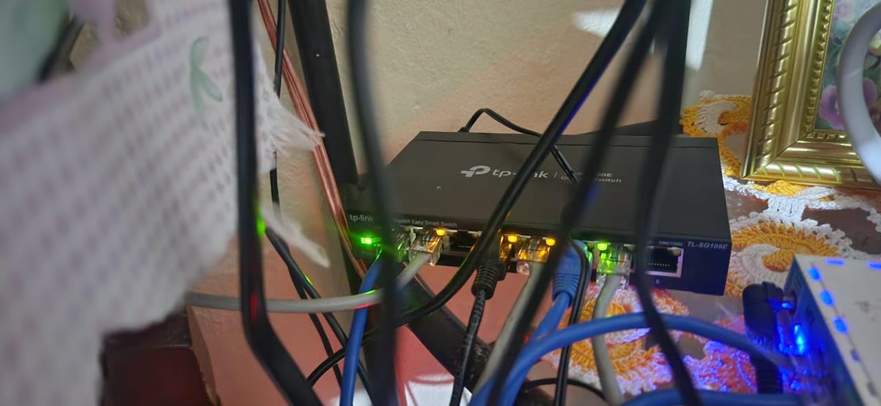 TP-Link 8 Port Gigabit Switch Easy Smart Managed - TL-SG108E, Plug & Play, QoS, VLAN, IGMP, LAG Support customer photo 2