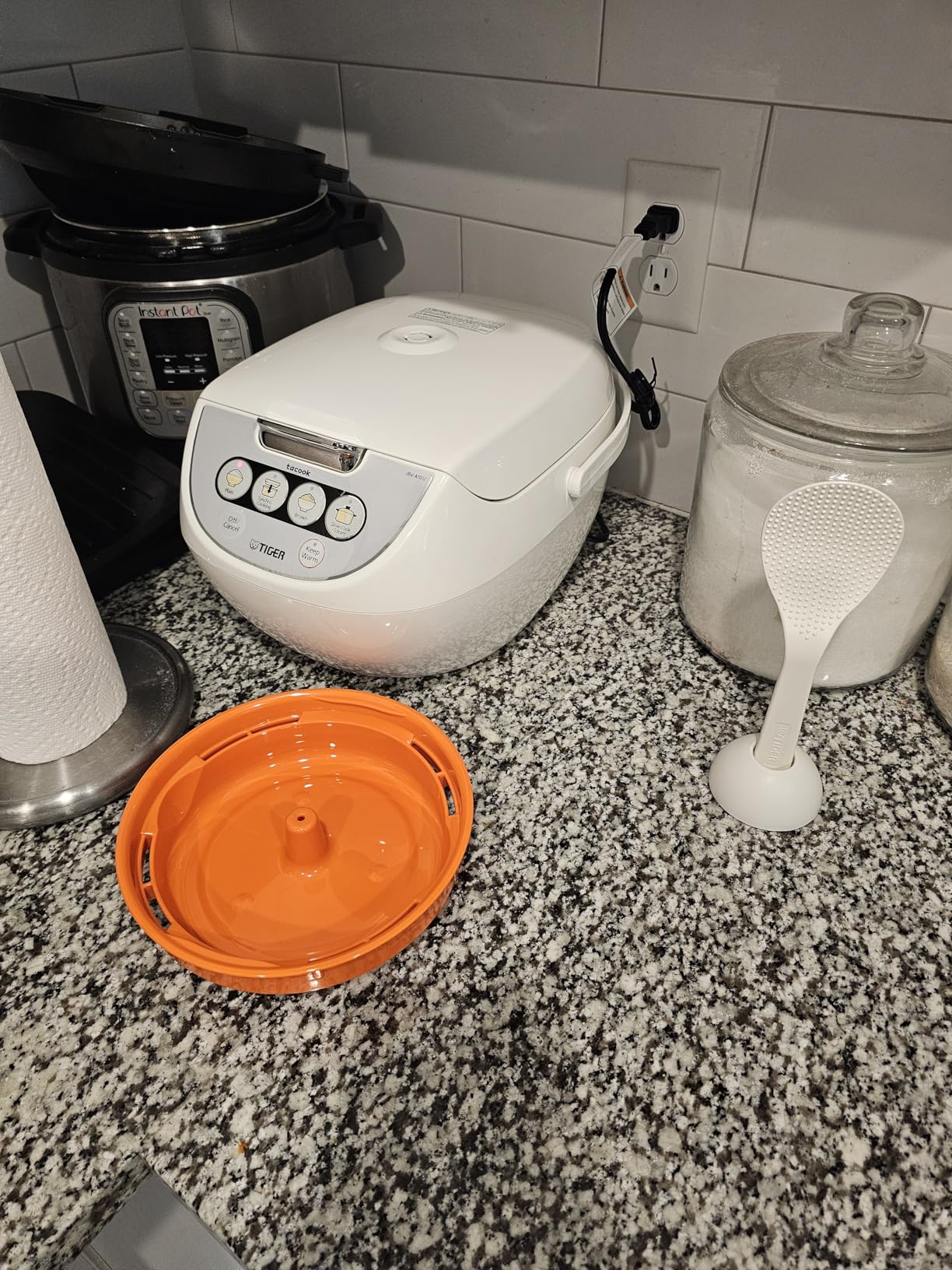 TIGER JBV-A10U 5.5-Cup (Uncooked) Micom Rice Cooker and Warmer with Tacook Food Steamer Cooking Tray Technology, White customer photo 1