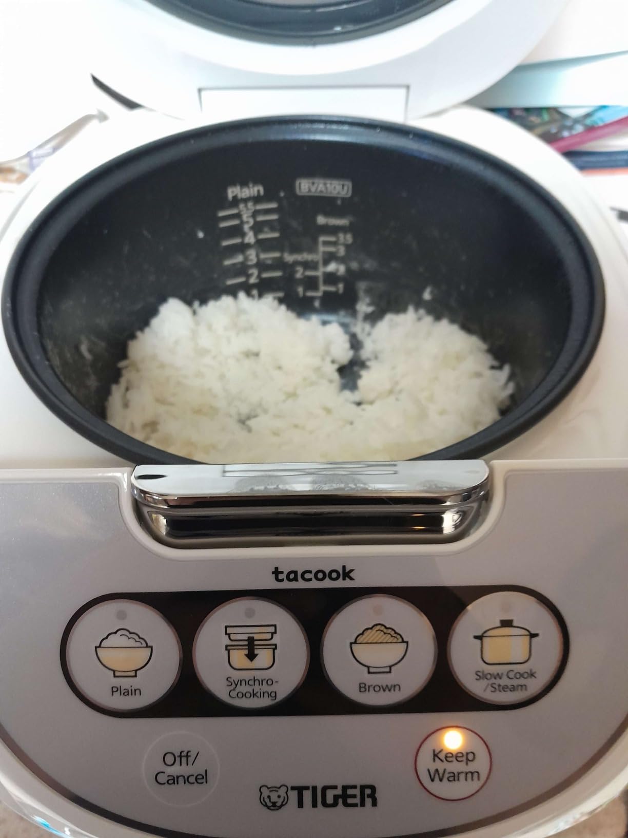 TIGER JBV-A10U 5.5-Cup (Uncooked) Micom Rice Cooker and Warmer with Tacook Food Steamer Cooking Tray Technology, White customer photo 2