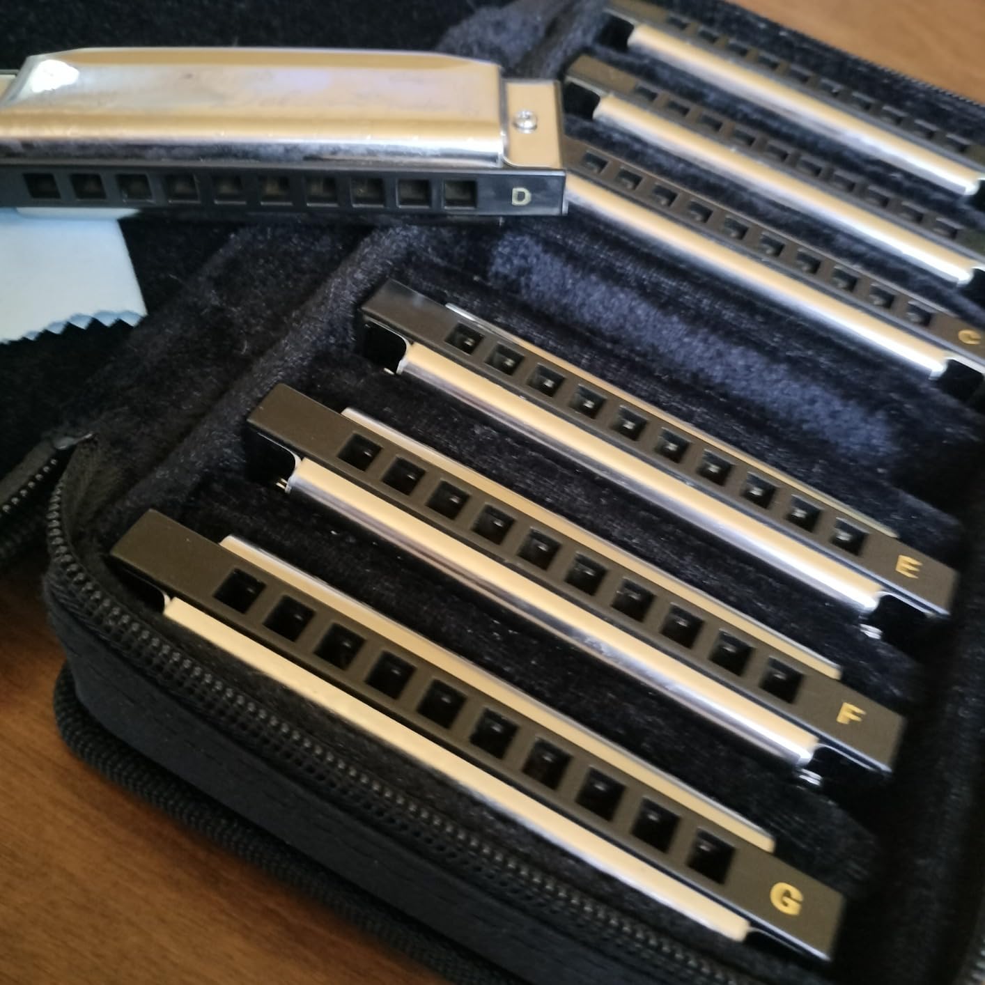Fender Blues Deluxe Harmonica, Pack of 7 with case (Keys C, G, A, D, F, E, B Flat) customer photo 4
