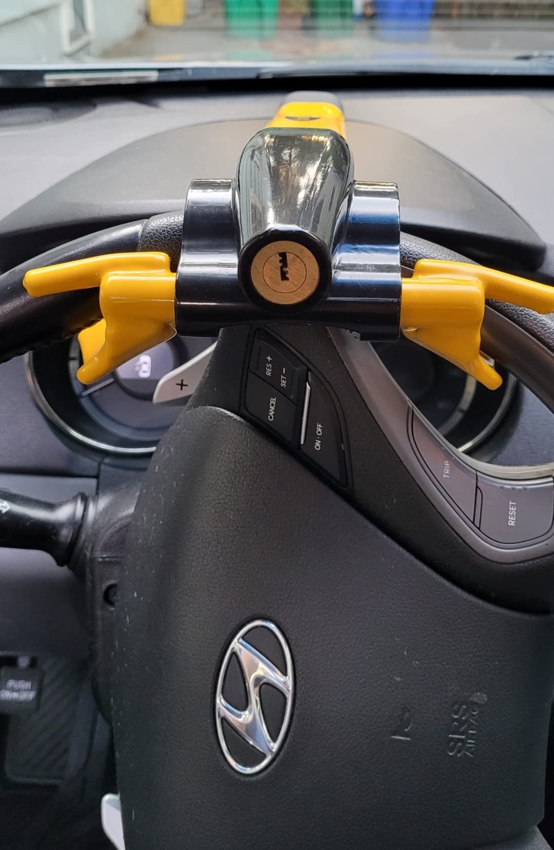 BLOKAUTO 9595 Car Steering Wheel Lock Anti-Theft Device, Visible and Deterrent, Spoke Placement, Push Locking, Universal Steering Wheel Lock for Car. SUV, Van, Pickup Truck, High Security Car Lock customer photo 1