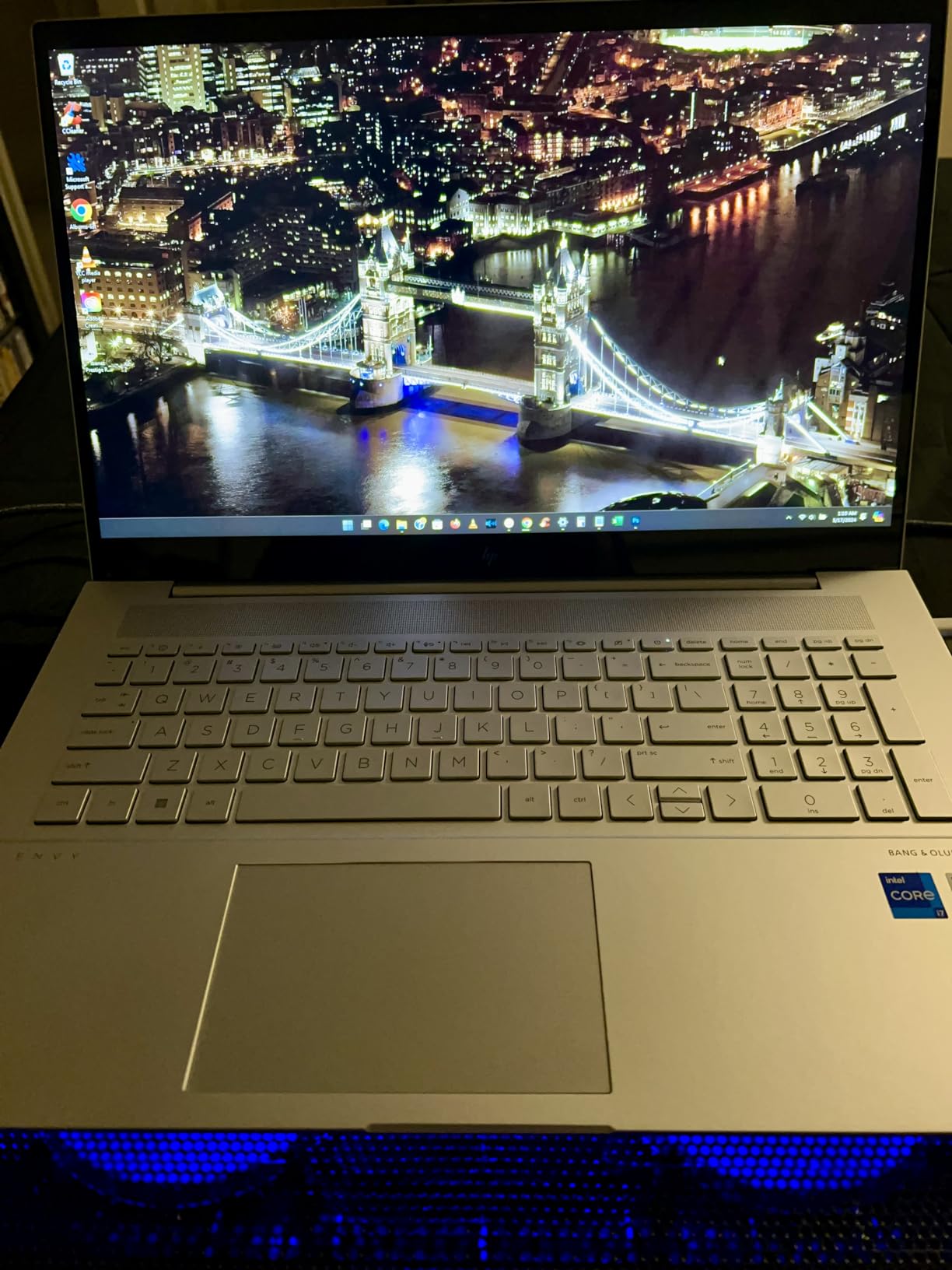 HV-F2056 15.6