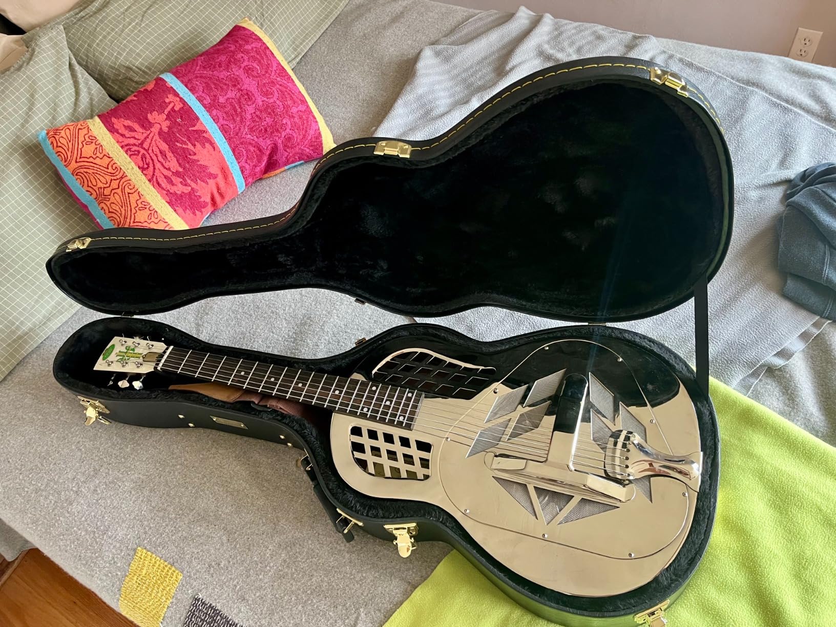 Golden Gate C-1536 Premier Hardshell 4 or 5-String 12 Inch Openback Banjo Case customer photo 1