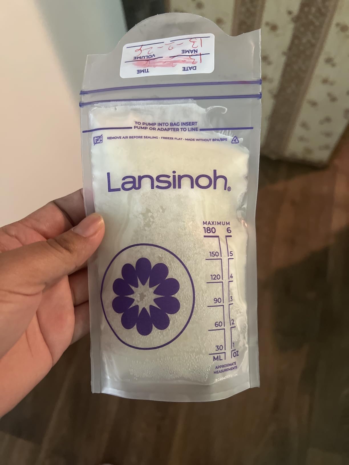 Lansinoh Breastmilk Storage Bags, 200 Count Value Pack, Leak-Proof, Fast Freeze & Thaw Breast Milk Bags, 6 Ounce customer photo 2