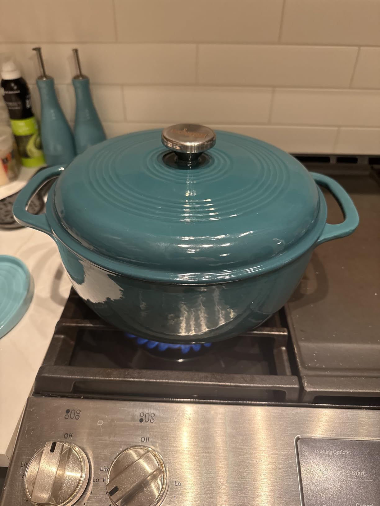 Lodge Essential Enamel Cast Iron Dutch Oven - Perfect for Bread Baking, Braising, Marinating & Slow Cooking - Features Moisture-Sealing Lid & Dual Handles - Kitchen Essentials - 6 Quarts - Oyster White customer photo 2