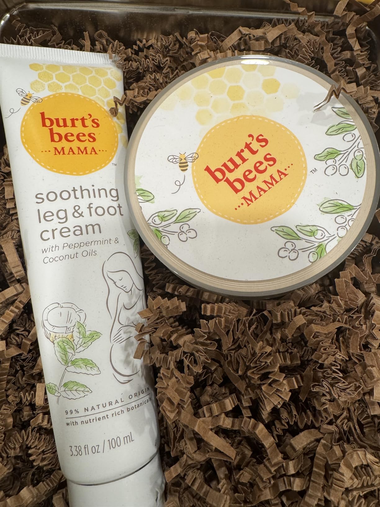 Burt's Bees Gifts Ideas - Classics Set, 6 Products in Giftable Tin - Cuticle Cream, Hand Salve, Lip Balm, Res-Q Ointment, Hand Repair and Foot Cream customer photo 1