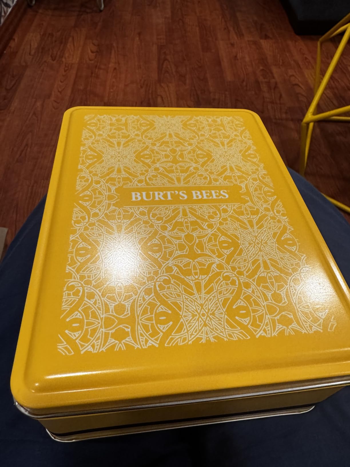 Burt's Bees Gifts Ideas - Classics Set, 6 Products in Giftable Tin - Cuticle Cream, Hand Salve, Lip Balm, Res-Q Ointment, Hand Repair and Foot Cream customer photo 2