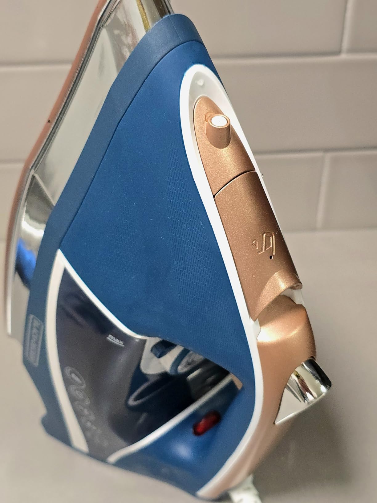 BLACK+DECKER Allure Professional Steam Iron, Blue, D3030 customer photo 2