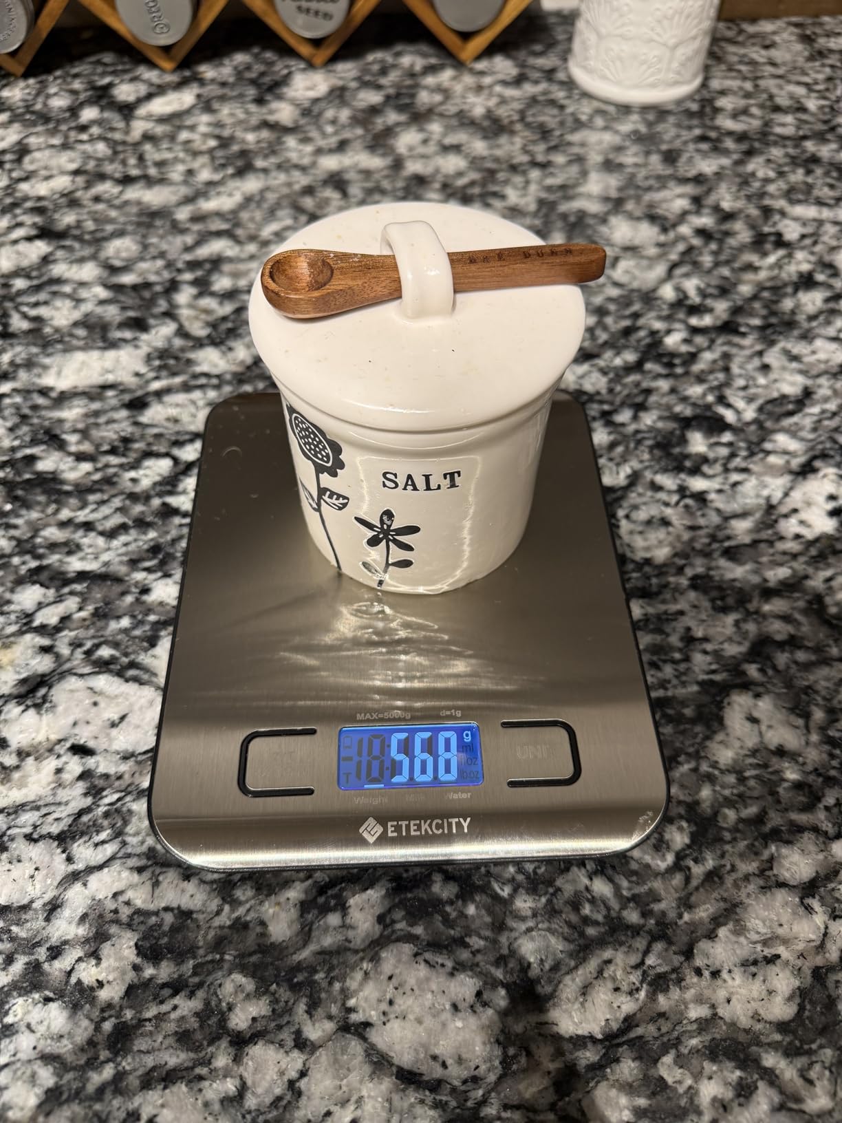 Etekcity Food Kitchen Scale, Digital Grams and Ounces for Weight Loss, Baking, Cooking, Keto and Meal Prep, LCD Display, Medium, 304 Stainless Steel customer photo 1