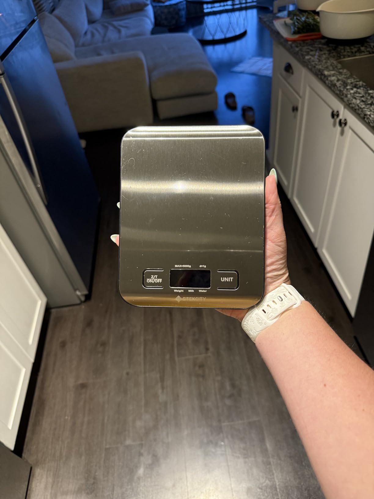 Etekcity Food Kitchen Scale, Digital Grams and Ounces for Weight Loss, Baking, Cooking, Keto and Meal Prep, LCD Display, Medium, 304 Stainless Steel customer photo 2