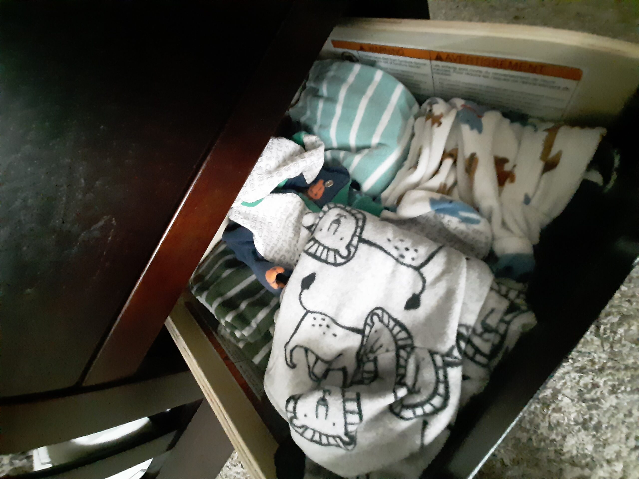 Graco Remi 4-in-1 Convertible Crib & Changer - GREENGUARD Gold Certified, Fits Standard Crib Mattress, Converts to Toddler Bed and Full Bed, 4 Adjustable Mattress Heights (Pebble Gray and White) customer photo 1