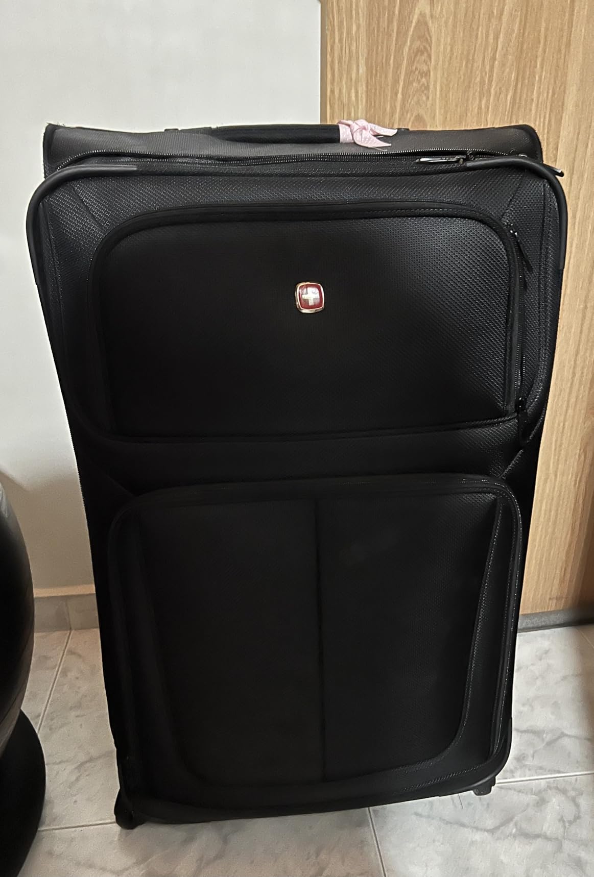 SWISSGEAR Sion Softside Expandable Spinner Luggage Durable Lightweight Travel Suitcase, Black, Carry-On 21-Inch customer photo 2