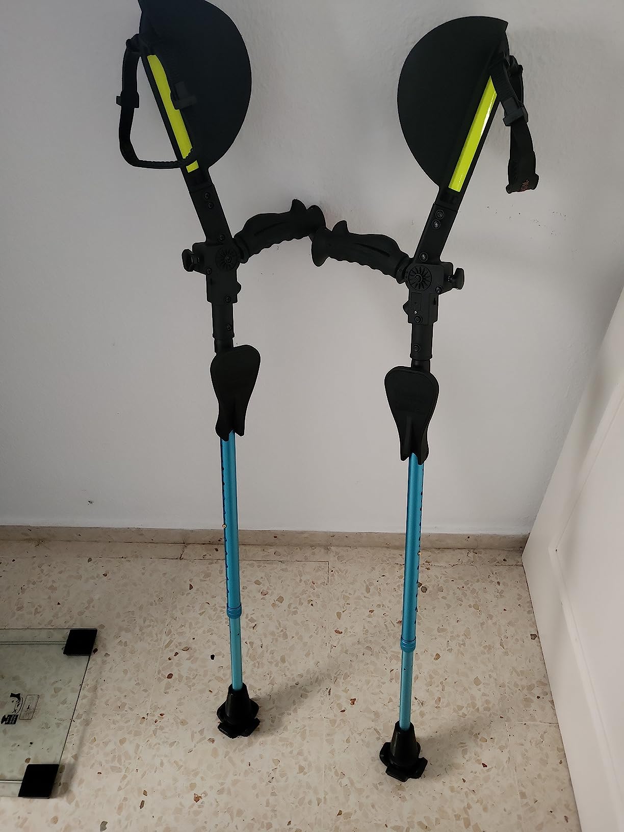 Ergobaum 7G Forearm Crutches for Adults (1 Pair-2 Units) - Ergonomic, Foldable with Shock Absorption, LED Light and Knee Rest | Adjustable 5'-6'6